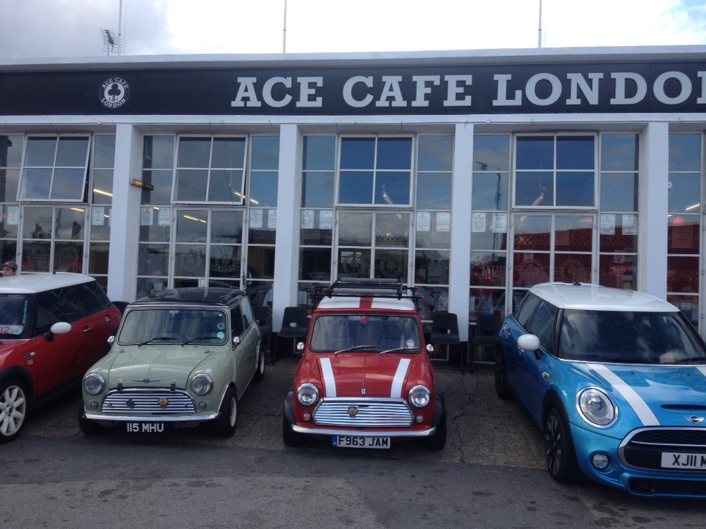 MariotheMini's tweet image. @MariotheMini here at @acecafelondon with @heroyoshimoto @TheFendek @Notrom_g great #classicmini venue and enjoying some great food