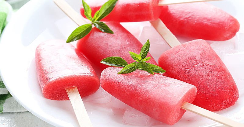 FitnessMagazine's tweet photo. Celebrate #NationalWatermelonDay with this Refreshing Sea-Salt Watermelon Popsicle Perfect for Post-Workout Recovery https://t.co/rFkPB9hVSm https://t.co/tyw8rLYEMv