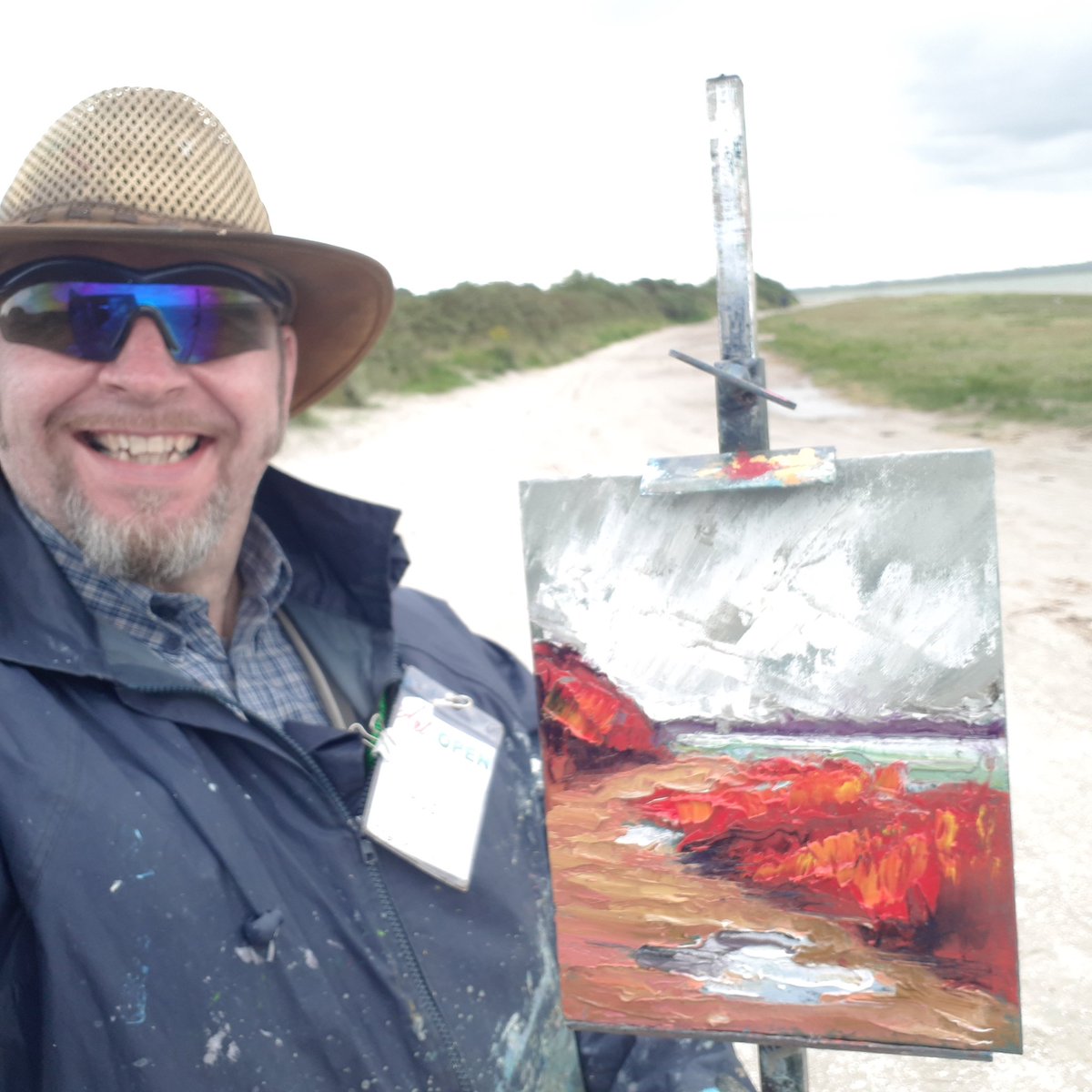 RodCoyne's tweet photo. Late getting to Rosslare Point @ArtintheopenWex happy with a little one. Hi @kellyshotel and @RosslareNews @paintingschool #RodSeesRed https://t.co/pzW7CX1XA9