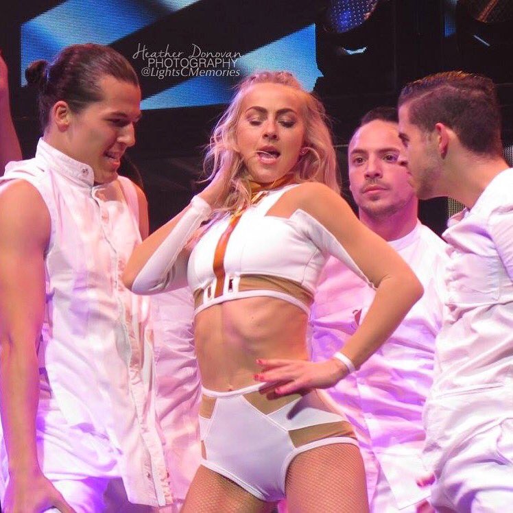 LightsCMemories's tweet photo. @juliannehough #movebeyond #movebeyondtour #movebeyondvip #juleshough #juliannehough https://t.co/nUfQk1FB9Y