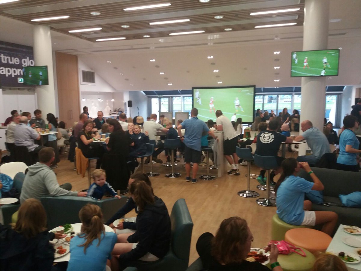 Staff and Academy players are gathered at the City Football Academy to watch the <a href="/Lionesses/">Lionesses</a> take on 🇳🇱 in the #WEURO2017 semi-final! #MCWFC