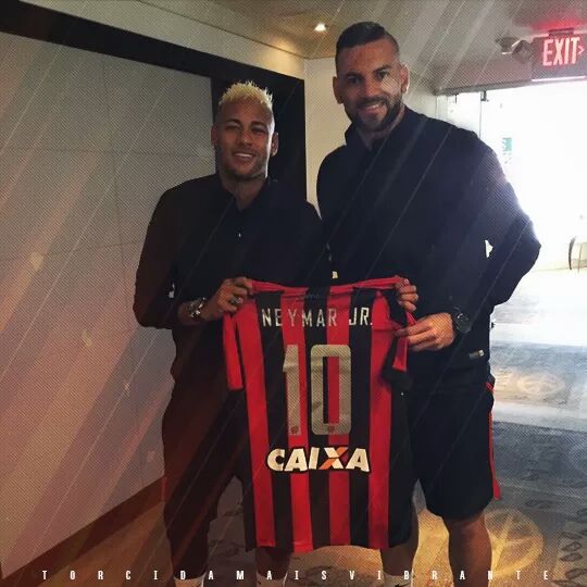 NajlaBeatriz's tweet photo. Chupa @PSGbrasil #NeymarCAP https://t.co/826AbV1Z1x