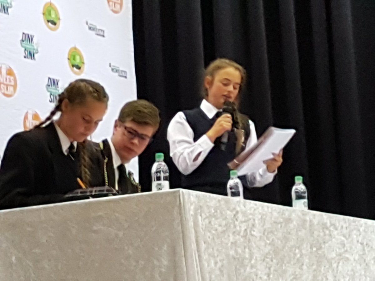 volksbladnuus's tweet photo. #DinkofSink 2017 #YwerigeYsters van #Voortrekker @1bestposilife @GertCoetzee2 @JacobusSilwer @afriforum https://t.co/Qv2X5NG11d