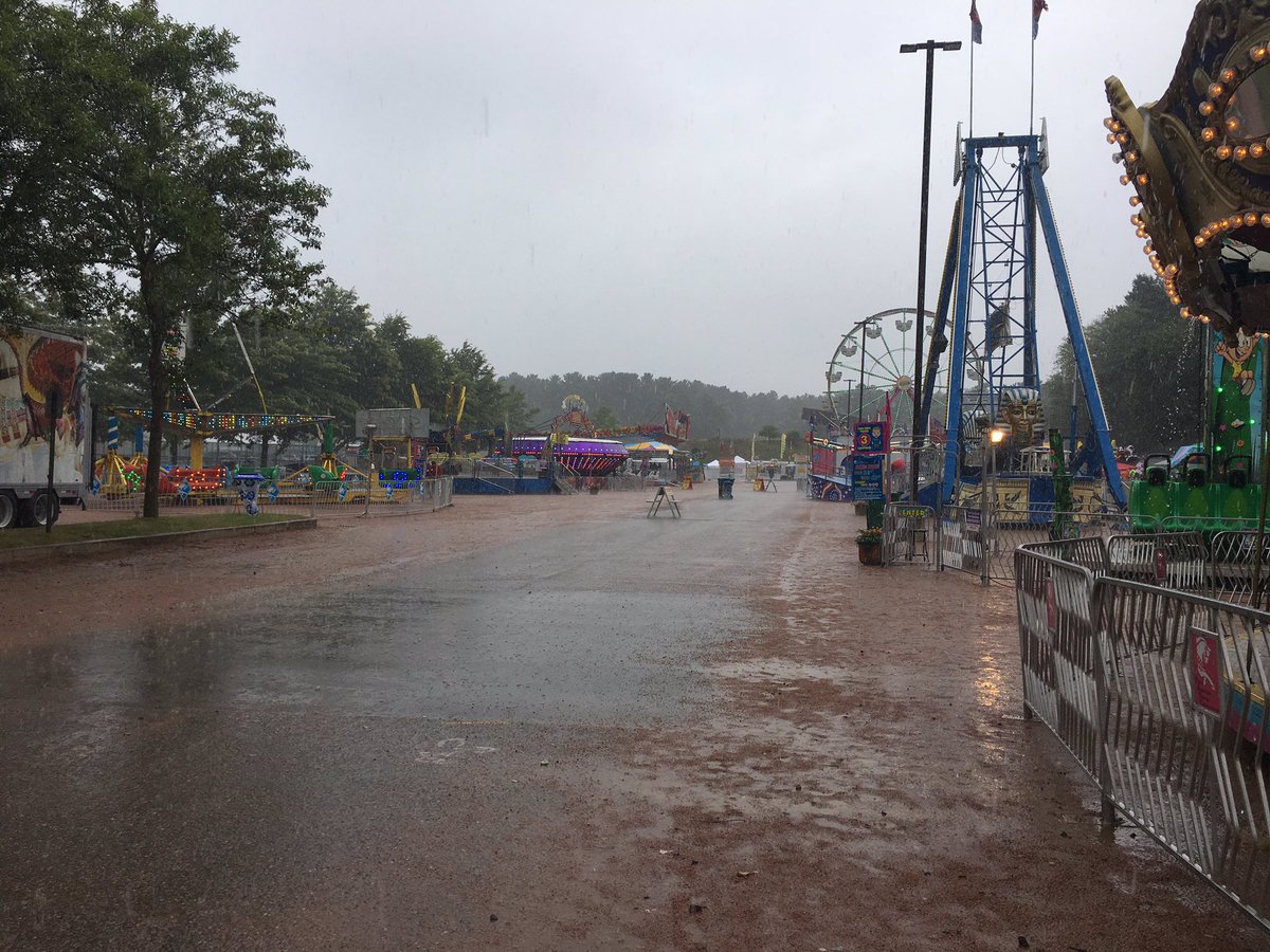 MariaPearlman_'s tweet image. It's a rainy AND cold day out at the @WisconsinValley Fair, but there is still plenty to do at inside exhibits! I'll be live at 4 and 5!