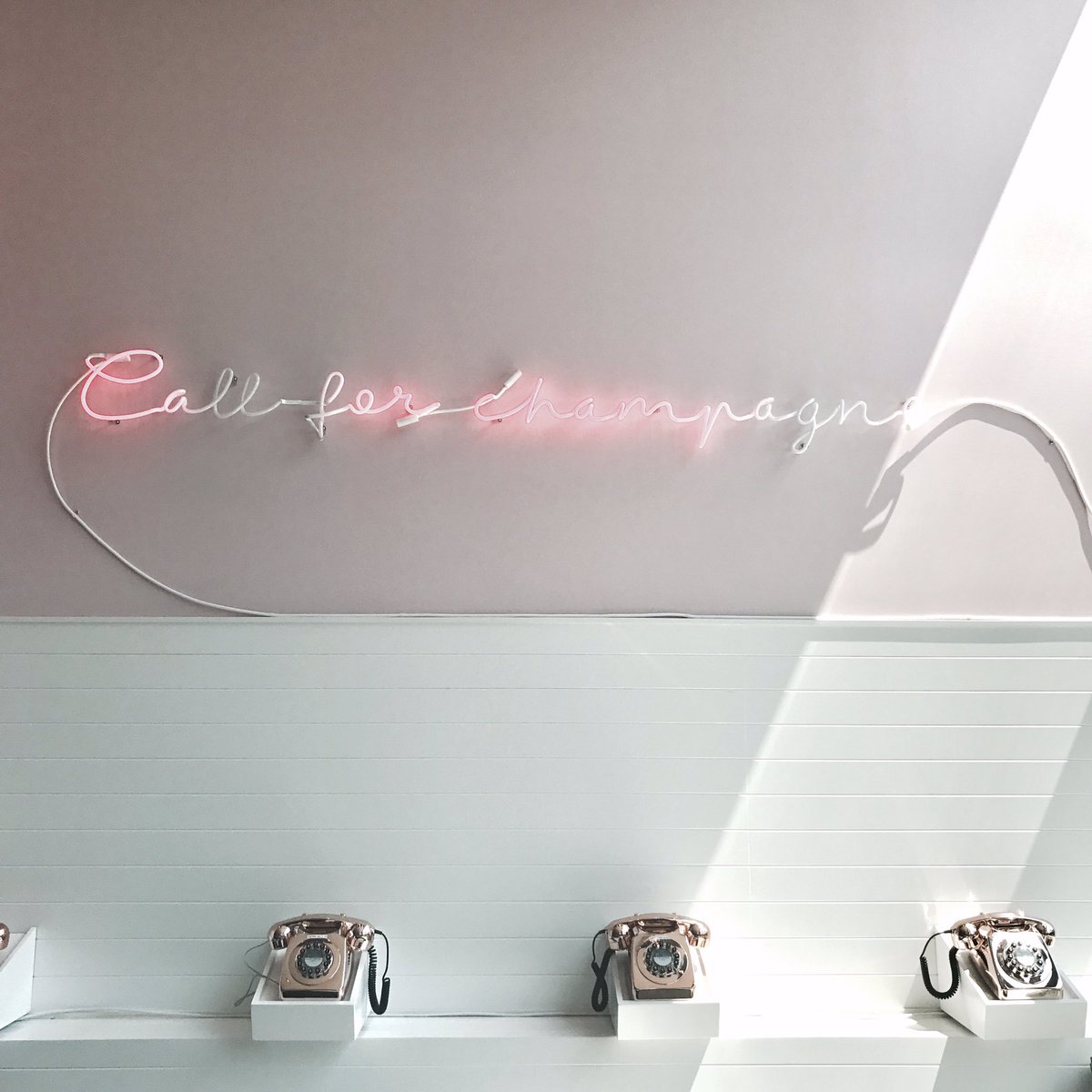 Today calls for champs and pampering at <a href="/HMP_Toronto/">Hermajestyspleasure</a> 💆🏽💅🏽#treatyoself