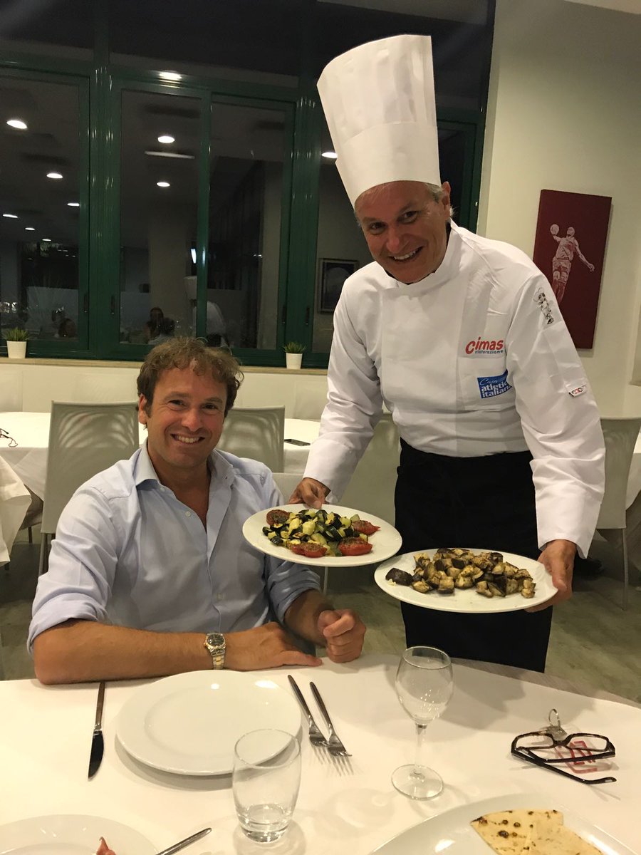 sanzo_toti's tweet photo. Con l'amico @Pagliarafabio ci prepariamo ai #Mondiali di #atletica  #Londra2017 con una cena... da campioni! @atleticaitalia #Roma @Coninews https://t.co/p2jwSS1fmV