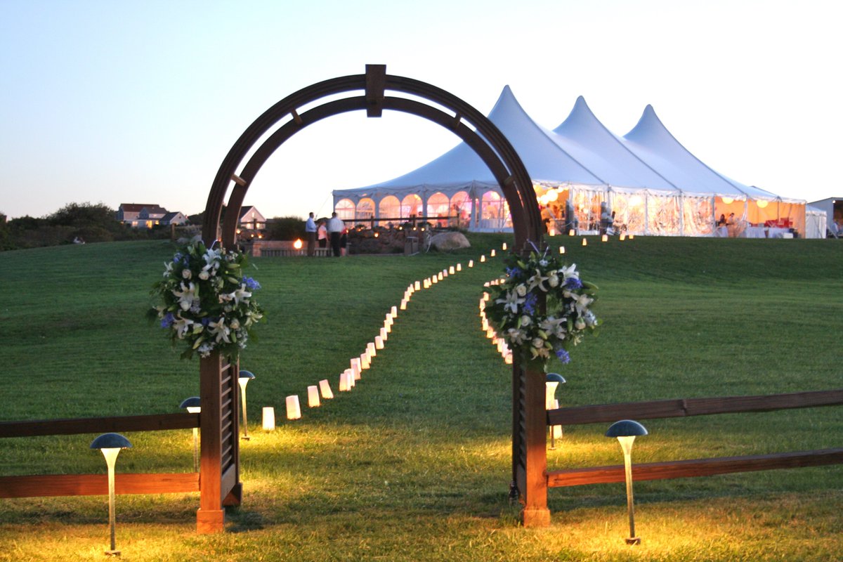 RoseFarmInn's tweet photo. Our beautiful wedding site! 
Are you ready to tie #theknot?

#blockisland
#weddings
#destinationwedding 
#summer
#brideandgroom https://t.co/10lHyoun98