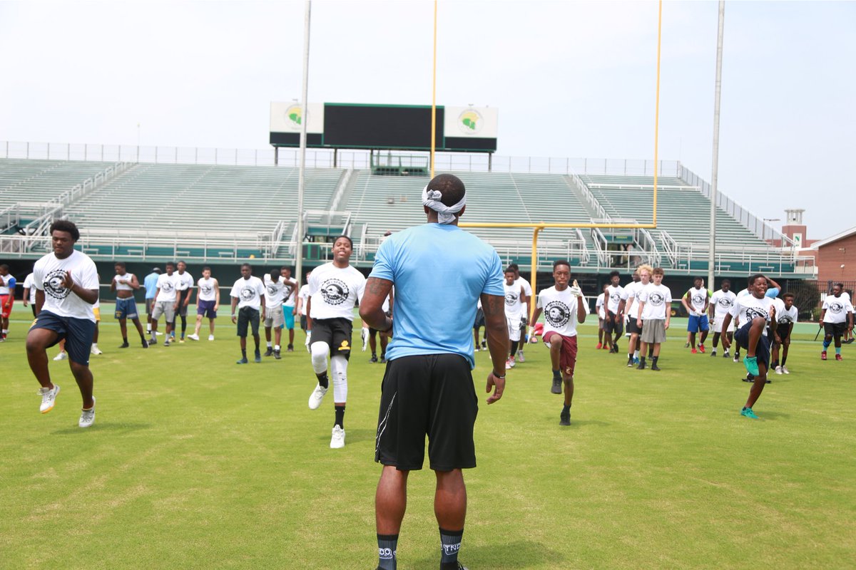 VAsUpNext's tweet photo. Leader, Motivator, Mr. #TNDO, @Giavanni_Ruffin joined us this year! #VAsUpNext! #tbt π€ https://t.co/hb6GEDQPYn