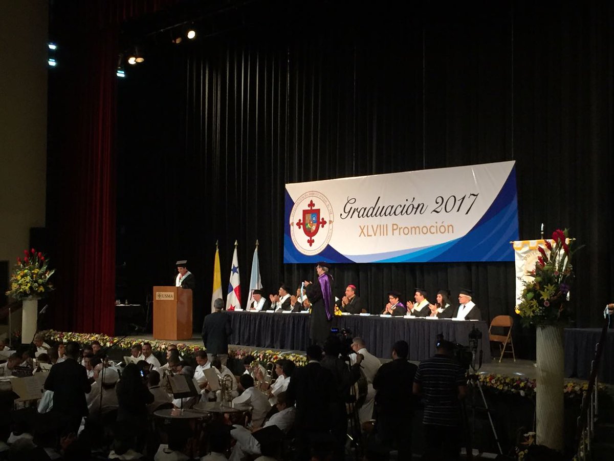 USMApanama's tweet photo. Entrega de Premios Mariana Malgrath, Julieta Jované y del Consejo Nacional de Periodismo en la Graduación 2017 #YoSoyUSMA https://t.co/WNE1LEQC3v