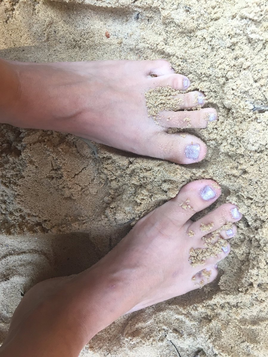 GemAshely's tweet photo. My soles ache for your wallet #findom #finsub #footworship https://t.co/LZcQQs2WMD