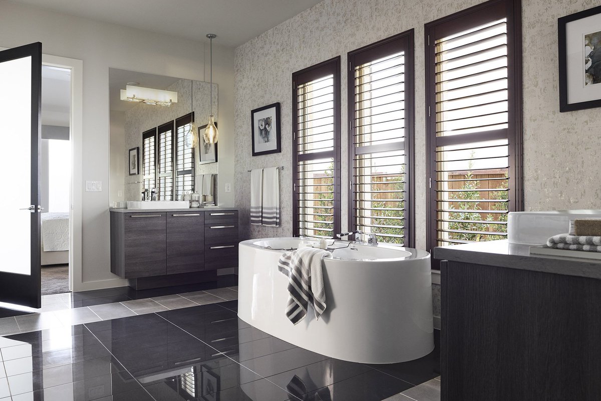 mainvuehomes's tweet image. Luxury finishes &amp;amp; fixtures come w/ every #MainVue at no added cost. Take a look...

TX: bit.ly/2n7NvGi
WA: bit.ly/1OJLLGE