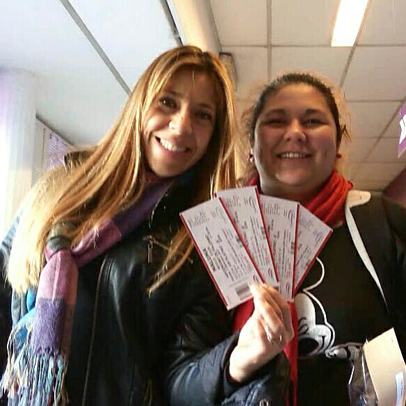 2010Clauhot's tweet photo. #MalumaWorldTour #Ansiosaporquellegueesedia #1dediciembre #BsAs #HipodromoDePalermo #Feliz 😀✌❤🖒 https://t.co/t3HVGBklwJ