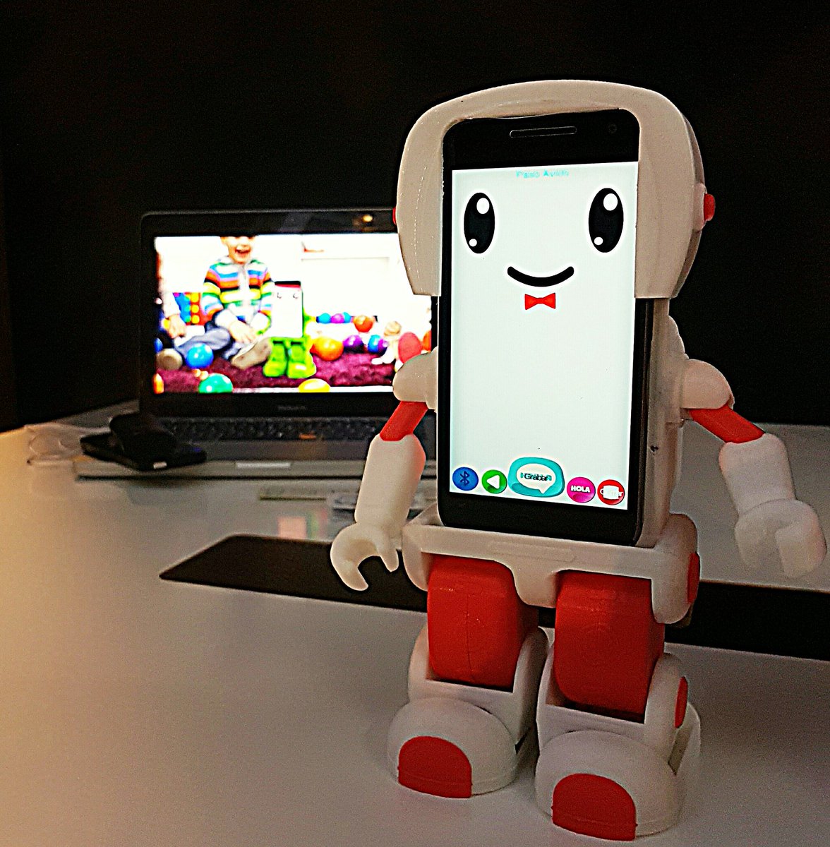 ingenieriaUDD_'s tweet photo. @simarobot un robot social esta presente en #Tecnodos @disenoudd @AreaIXUDD @ingenieriaUDD_ https://t.co/t4h0OtdJvF