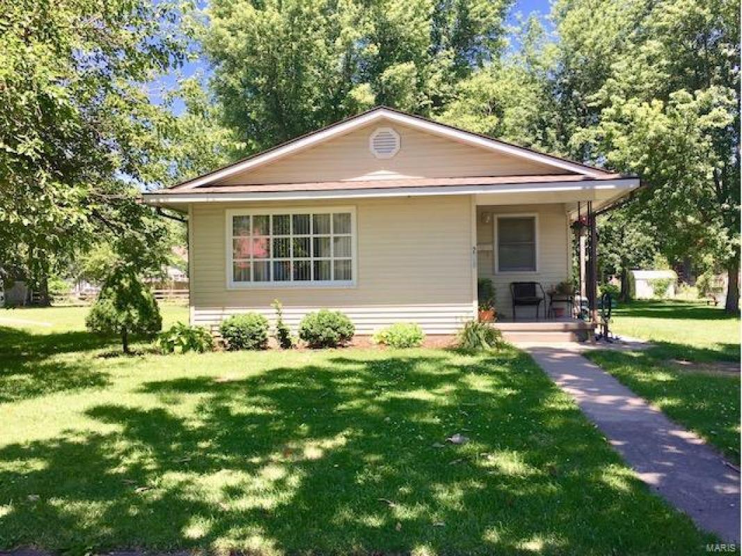 BroughtonTeam1's tweet photo. We are looking for a buyer on 208 2nd Street #MonroeCity #MO #realestate https://t.co/Rp0Ocu4CZ5 https://t.co/Ge7fE0799t