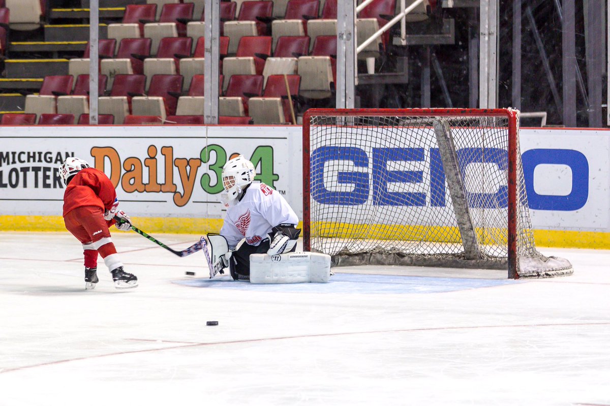 DetroitRedWings's tweet photo. #RedWings Youth Camp. Day 2 in photos. | πΈ: https://t.co/7GE0FWHnHw | #DRWYC https://t.co/yeehgyUlSf