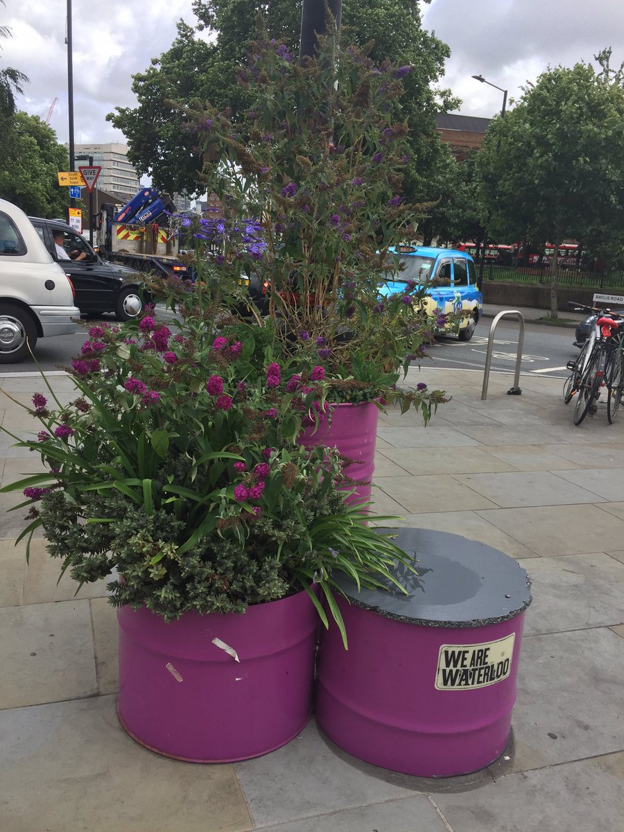 Blak_Outside's tweet photo. Check out the blue #Southwark @LeathermktJMB containers and the red #Lambeth @DEBNAGAN containers #greeninggreybritain #beesneeds 👏🏾🐝👀 https://t.co/xfrzZGhpMg