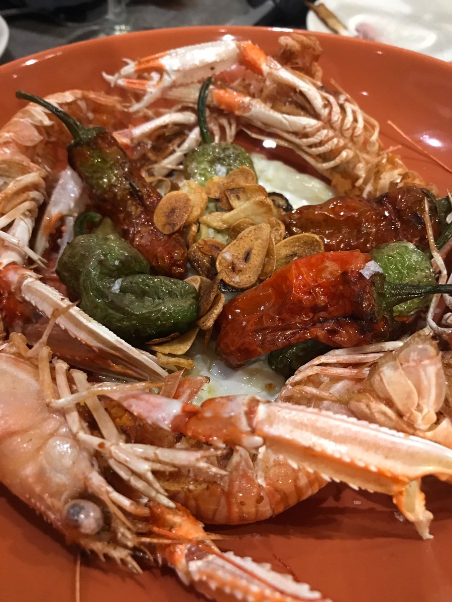 TabernaCarre's tweet photo. Cigalas,  huevos fritos con ajos y pimientos del padrón!  #come #bebe #vive #FelizJueves https://t.co/09pCxGtdax