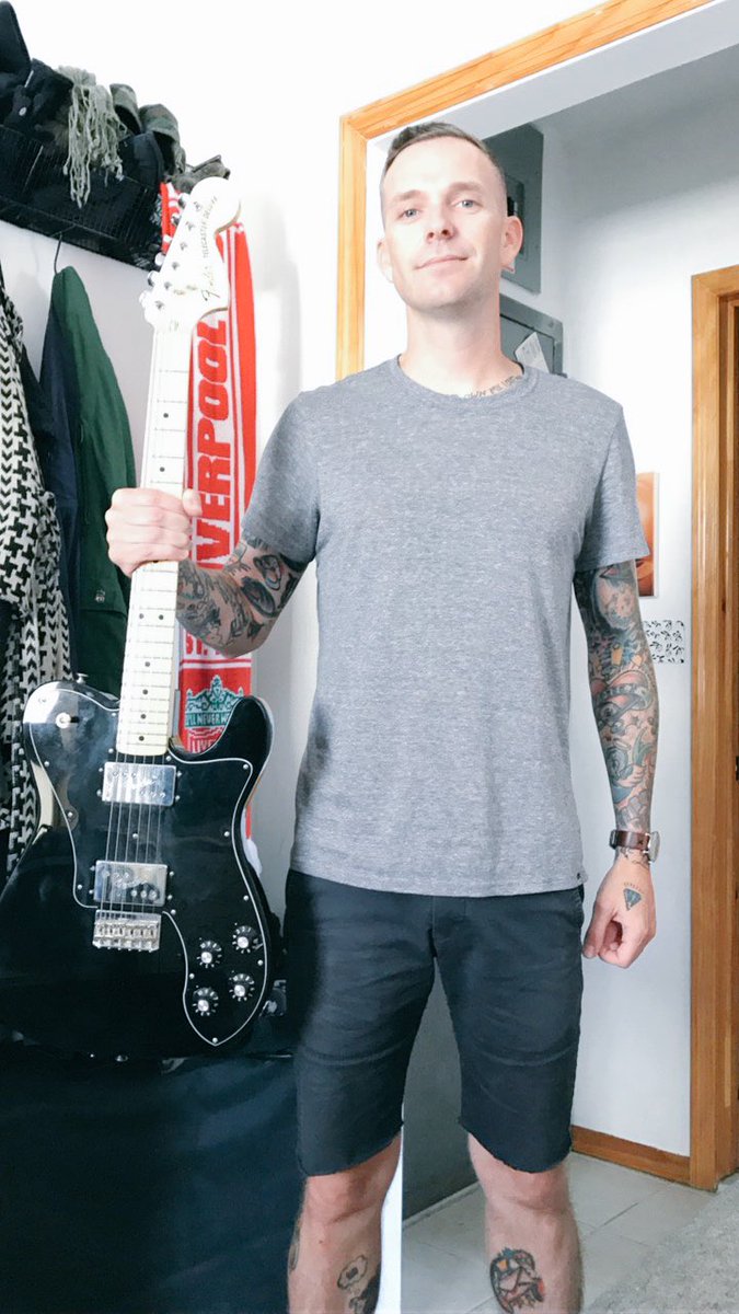 Fender's tweet photo. Head to @fenderacoustics on IG to see our chat with Vinnie from @TheMovielifeNYC #themovielife #nyc https://t.co/arxDkip2mC