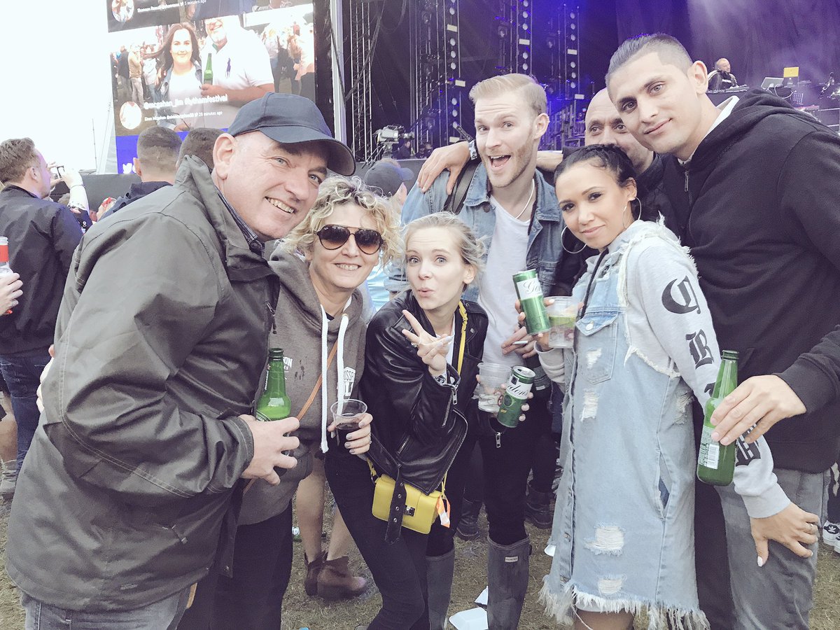 SonicMatta's tweet photo. Hanging with the fam ✌🏼#lythamfestival https://t.co/aLhm7pISiD