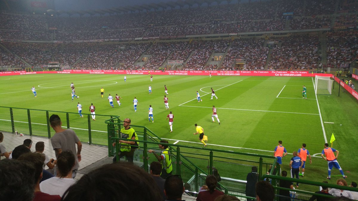 GedatsuSama's tweet photo. Having a good night in #CampNow.
....
#HOWCARELESS!!!!
DAMN I'M IN @acmilan STADIUM #SanSiro!
#MilanCraiova #Milan #Milano #EuropaLeague https://t.co/0wtP4STO5y