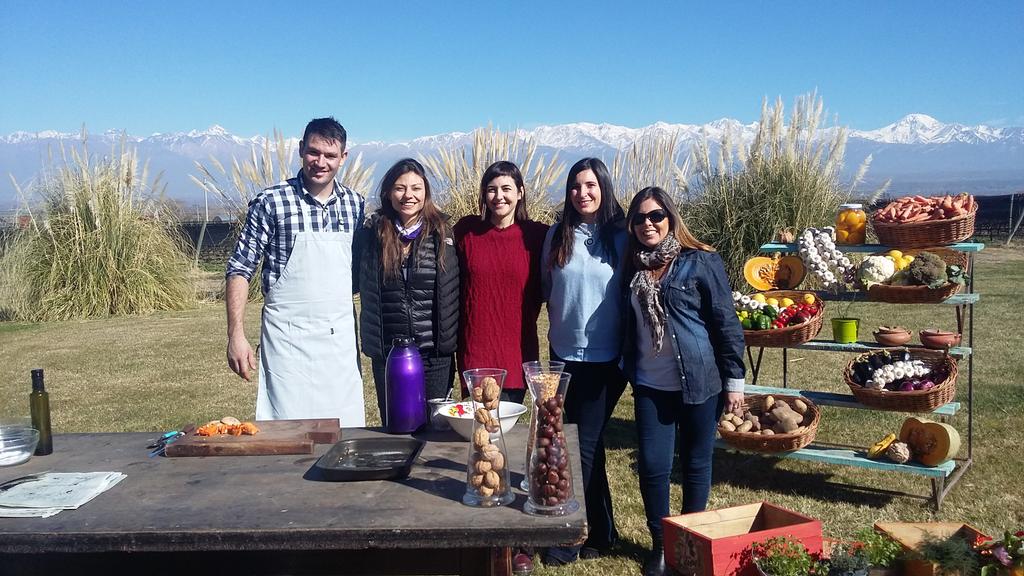 Disfrutando a punto Conejo al malbec con <a href="/ximena_saenz/">Ximena Sáenz</a> <a href="/cocinerosarg/">Cocineros Argentinos</a> <a href="/CasaVigil/">Casa Vigil</a>