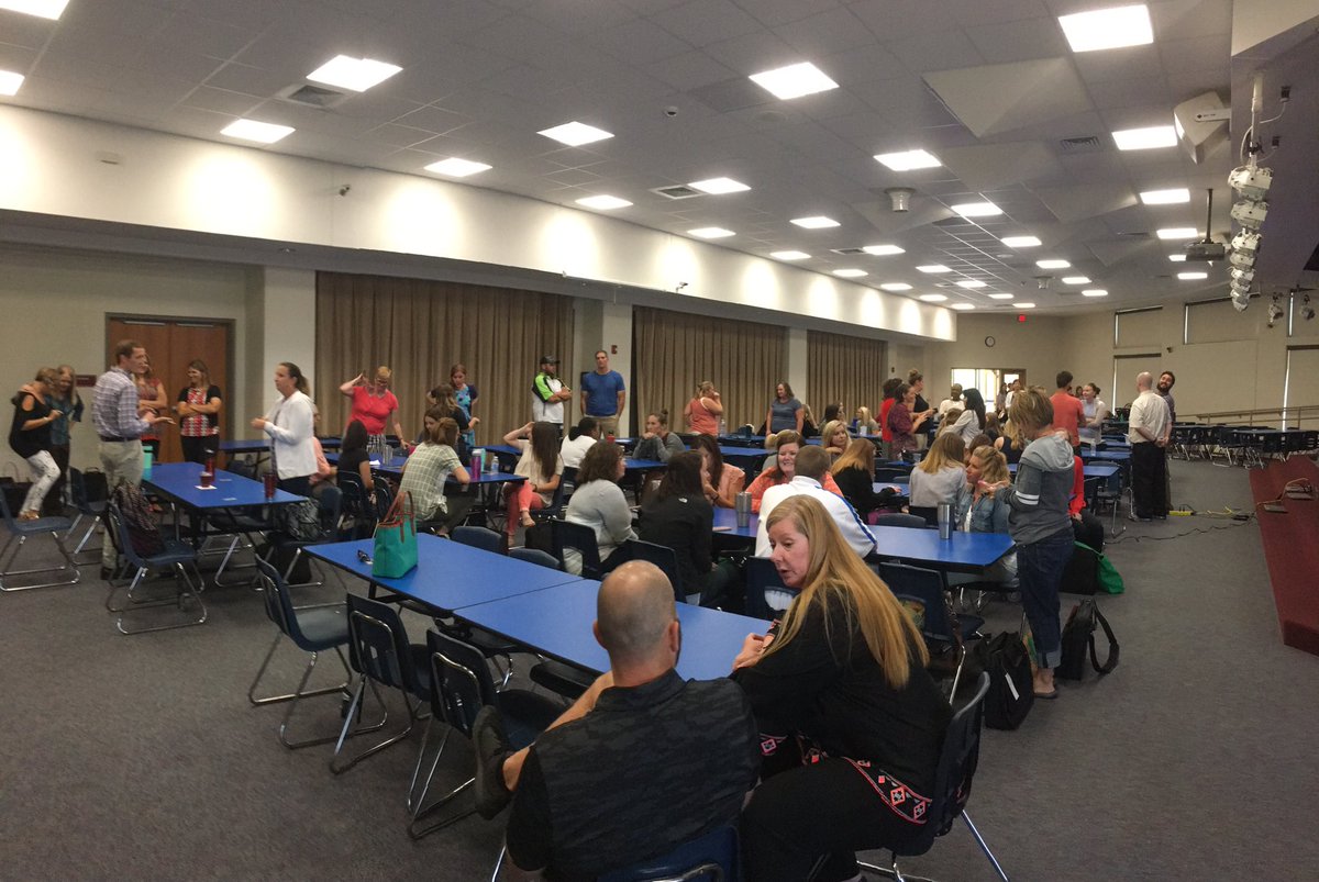 tedgecomb's tweet photo. Day 2 - digging into what do we hold dear at AW! @USD437 @437matthews @callajai @TaraMartinEDU @otherdrdesota @burris02 #437pd https://t.co/QyBfMPJX7S