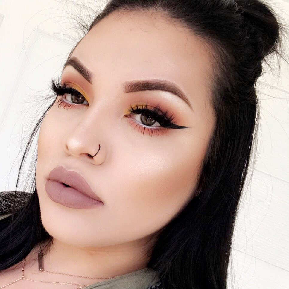 _cakedupforevs's tweet photo. @Doseofcolors liquid lip "Desert Suede" @MorpheBrushes 35B palette @ABHcosmetics Brow Powder "chocolate" 
@lashdreams "Majectic" https://t.co/hYQ1HA7Ede