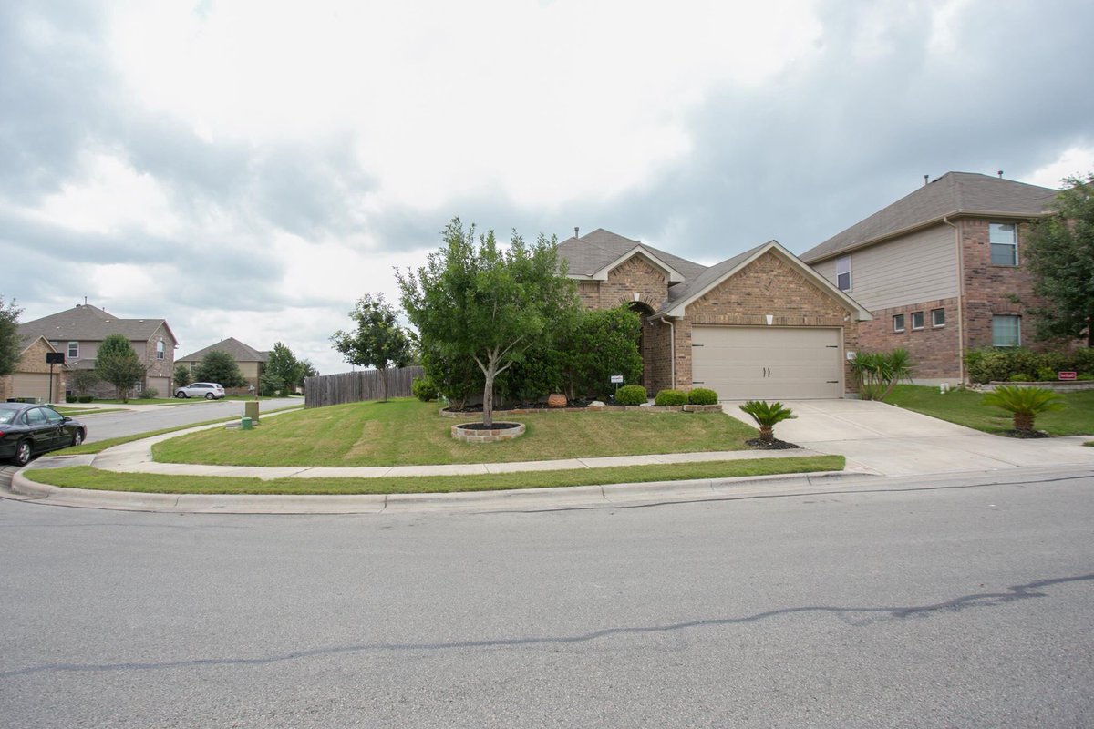 KRitch_4INS's tweet photo. MOTIVATED SELLERS! HUGE PRICE REDUCTION! $10,995 Off Orig Listing Price!Now $239,000!1052 Hot Spring Valley #buda #kyle https://t.co/sphRIK4G2a