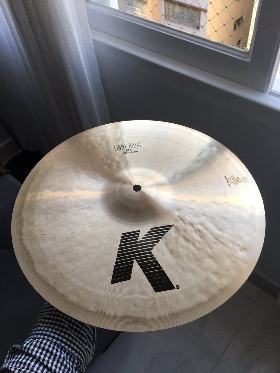 zimbrapedro's tweet photo. meu deus é lindo #zildjian #klight #hihat https://t.co/xfqok9V9yK
