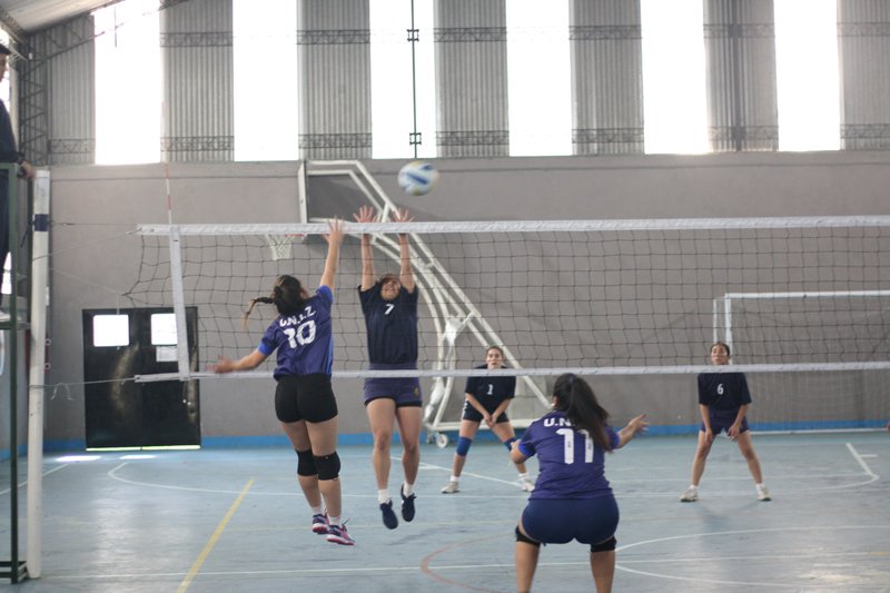 UNLZoficial's tweet photo. Las chicas de #Voley en los #JUR2017 🏐
@UNLZoficial, @UNQoficial, #ModeloLomas, #InstitutoNaval https://t.co/yJhy5njzGW