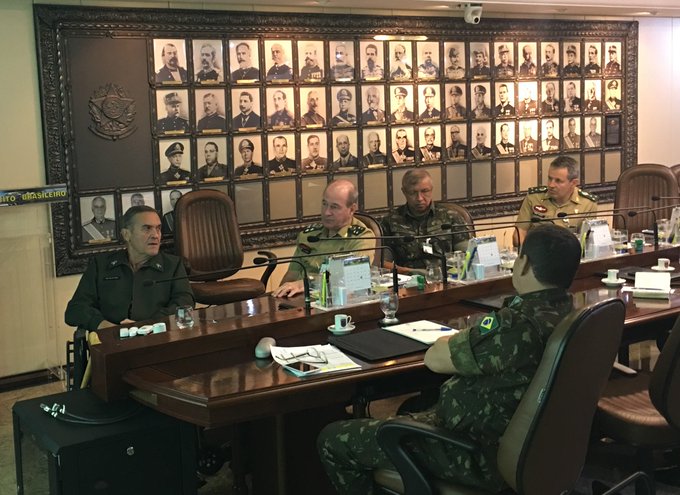 Ver imagem no Twitter Ver imagem no Twitter