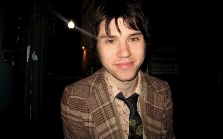 favepersxons's tweet photo. Ryan ross || former member of panic at the disco || https://t.co/ESujdo8BJJ