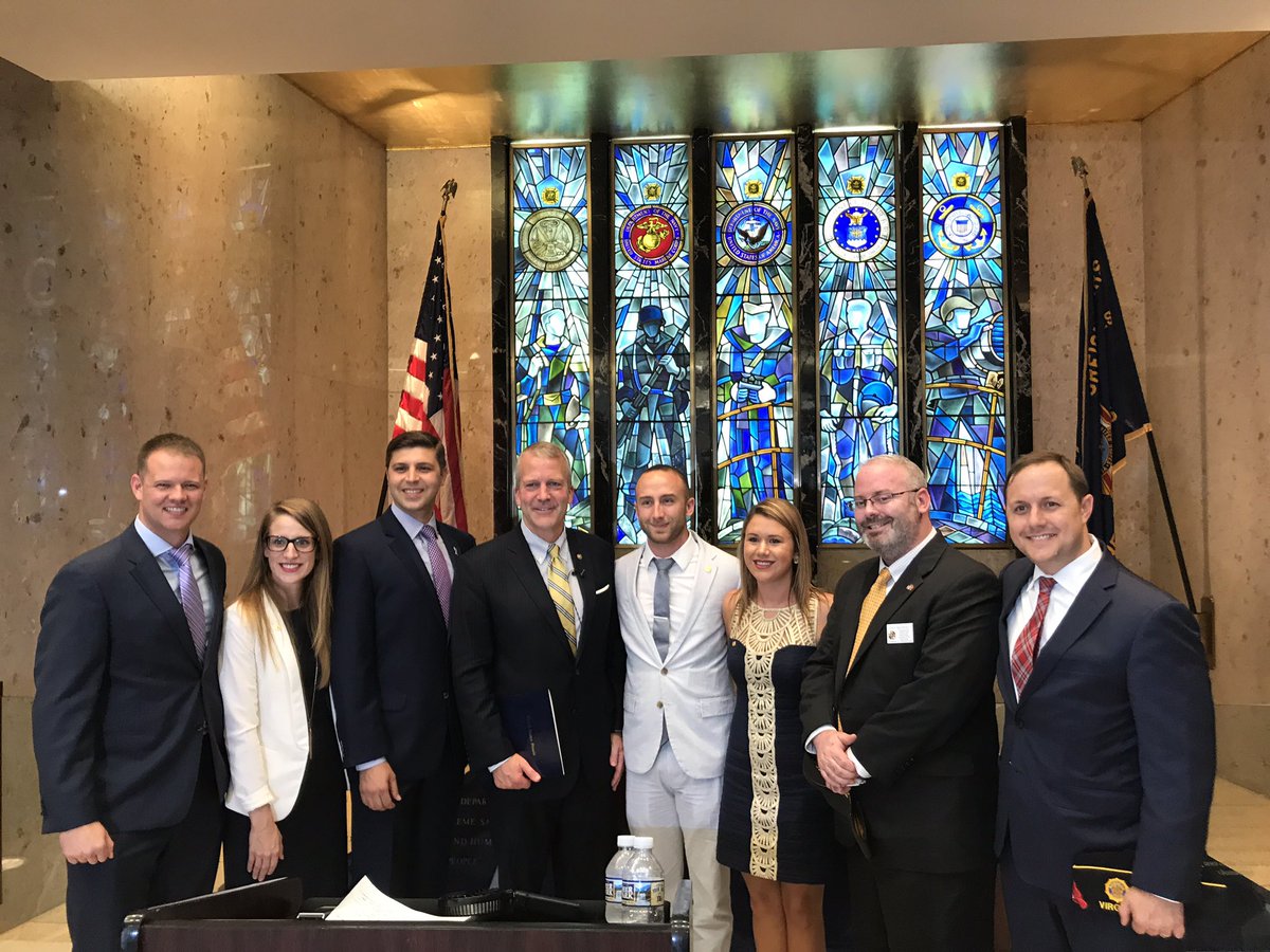 studentvets's tweet photo. Team #ForeverGIBill at today's press conference, after the Senate passed the bill. https://t.co/ucnd0B58nE
