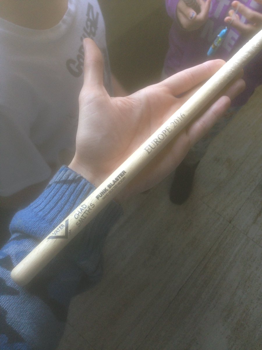 campanero_'s tweet photo. Alumno me muestra los palitos que le regaló Chad Smith hace muy poquito #funkblaster https://t.co/xHaJnGljme
