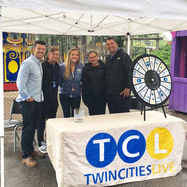 comotown's tweet photo. Steve Patterson from Twin Cities Live joined us at Como Town today! Everyone had fun meeting Steve and winning prizes!
#minnesota #mnfun https://t.co/iFbrH0cDLa