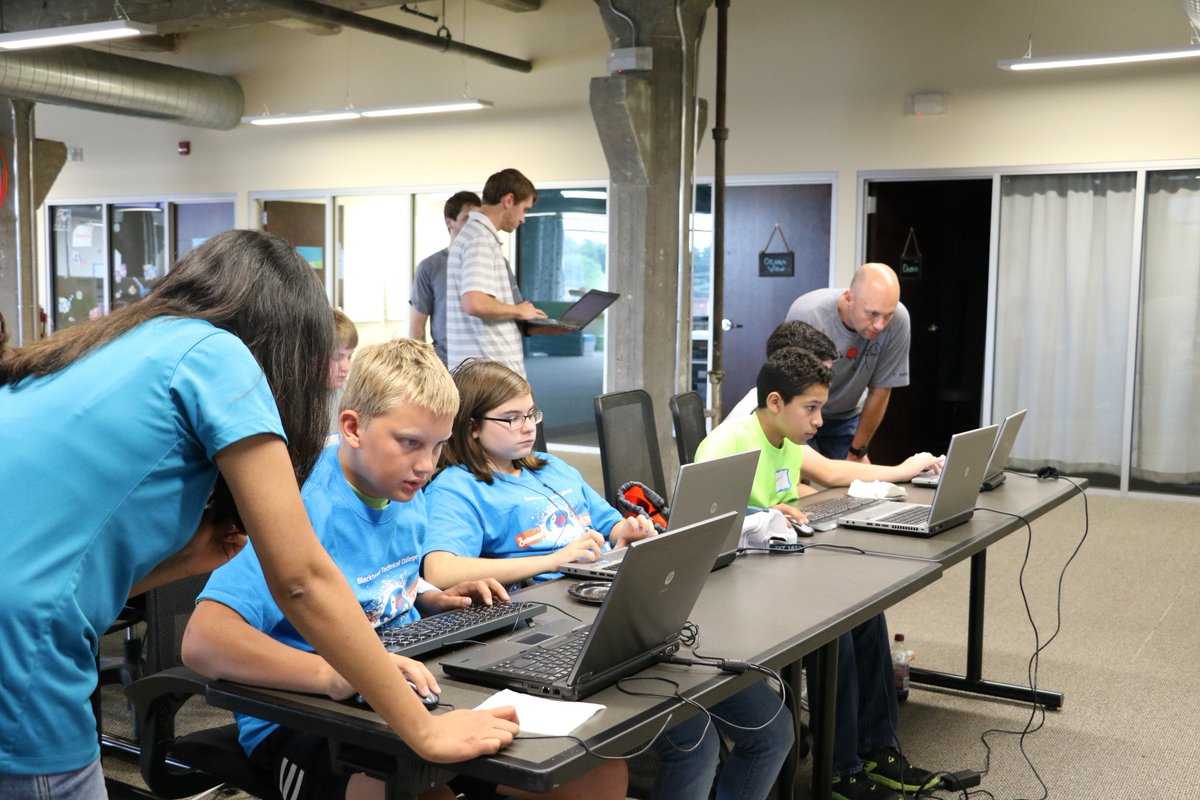 Comply365's tweet photo. We had a great time hosting/teach @blackhawk_tech's Game Design/Coding Camp! #MidwestTechIsBest #Comply365Culture #STEM #FutureCoders https://t.co/8BtrKP4BMI