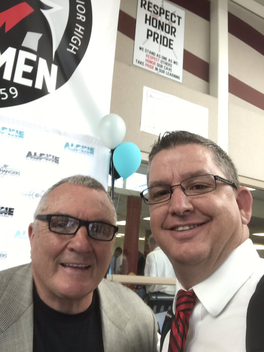 TimThompsonUtah's tweet photo. Had a great opportunity to listen to Rudy Ruettiger today. What an example of overcoming challenges and reaching goals!#ASDgameChanger https://t.co/Bbdsv27BZk