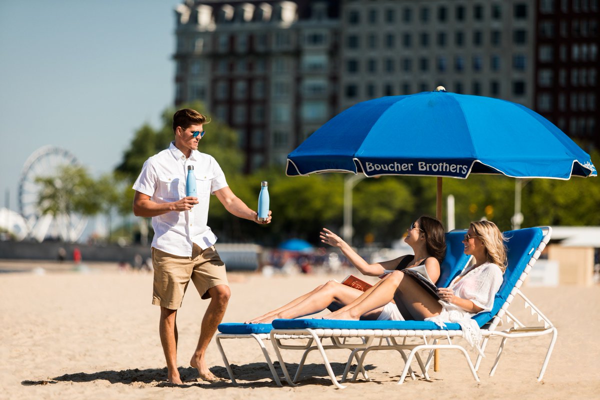 RitzCarlton's tweet photo. Soak up the sun on Chicago’s #OakStreetBeach and let our #BeachButler take care of all your beach day needs. https://t.co/ZThiLNSnfE https://t.co/iKSdCvfmwH