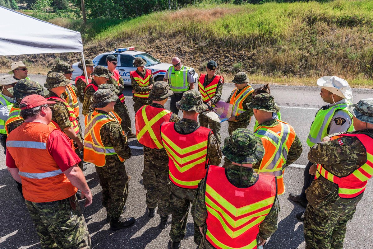 CJOC_COIC's tweet photo. Replacement soldiers are arriving in Williams Lake to relieve their counterparts and support the @BCRCMP
#BCWildfire #OpLENTUS https://t.co/i3wt1PLC9m