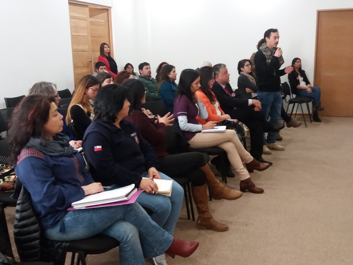 gprovaysen's tweet photo. Gobernador Aysen destaca trabajo d @ProdemuAysen en Proyecto #MujeresEnRed #NiUnaMenosAysen y reafirma compromiso en temas como la violencia https://t.co/OyNDAJb9Ds
