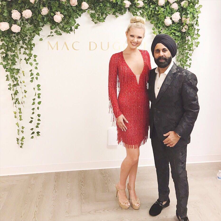 MissScottsdale's tweet photo. #TeamSPMC is beyond proud of our #Scottsdale teen for modeling for @macduggal this week!  #yaskween https://t.co/zf7C4jtRtb