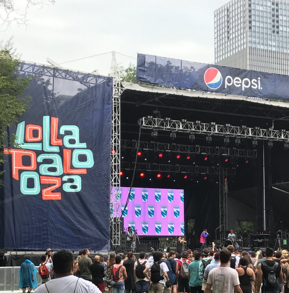Q101Chicago's tweet photo. "what's up Coachella?" - #OliverTree #WrongFestival #TWICE #Ouch #embarrassing -@Entertaintress https://t.co/bY8wIGw8yO