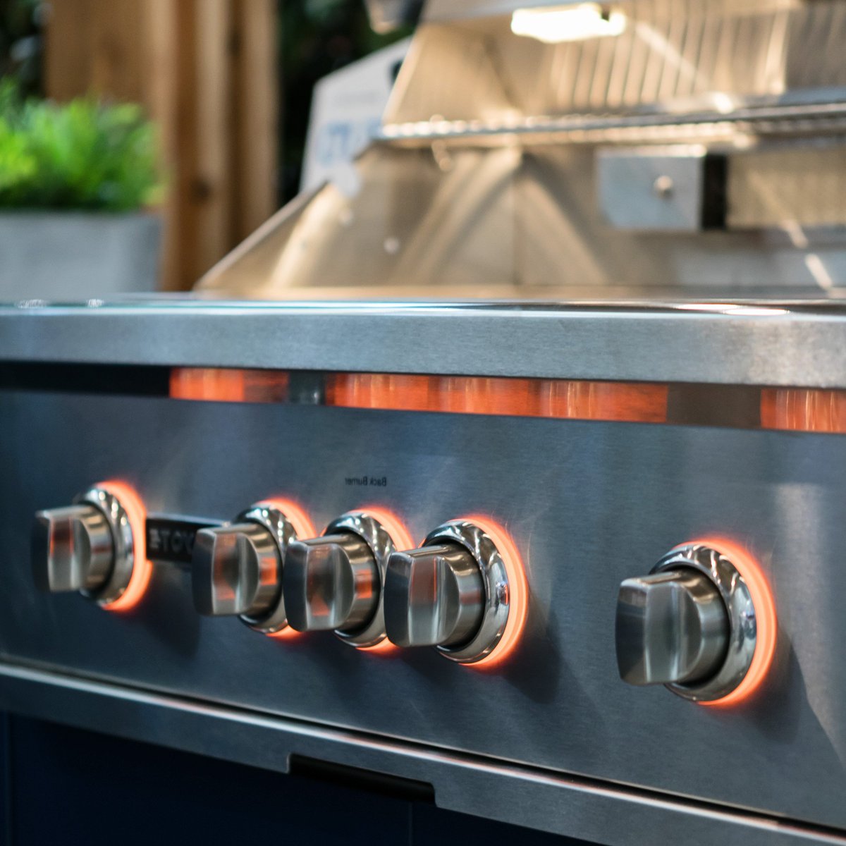 VanHomeShows's tweet photo. It's BBQ season &amp; we’re dreaming of outdoor nights. Luckily, local beaches have grills if you don't own one! #BCHGS17 #vanhomeshows https://t.co/x1hxxweusB