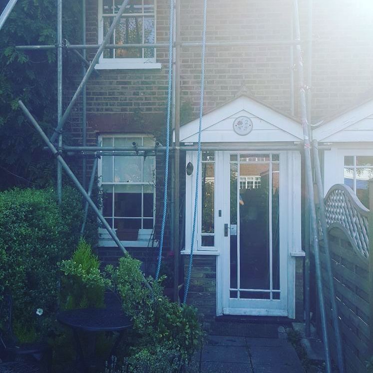 sesecondary's tweet photo. Before and after shot of a porch we did in chigwell #doubleglazing #upvc @CWGChoices https://t.co/Ip1uCygNGM