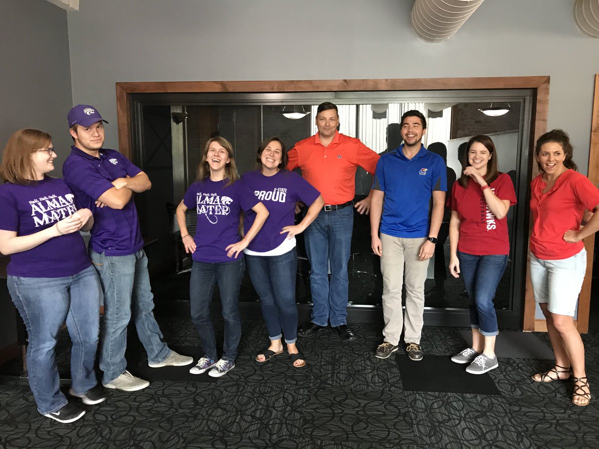 Lickel_Arch's tweet photo. Wore our college colors today to celebrate a summer of great interns who head back to school very soon! #summerinterns #collegecolors https://t.co/apaZDvQbmQ