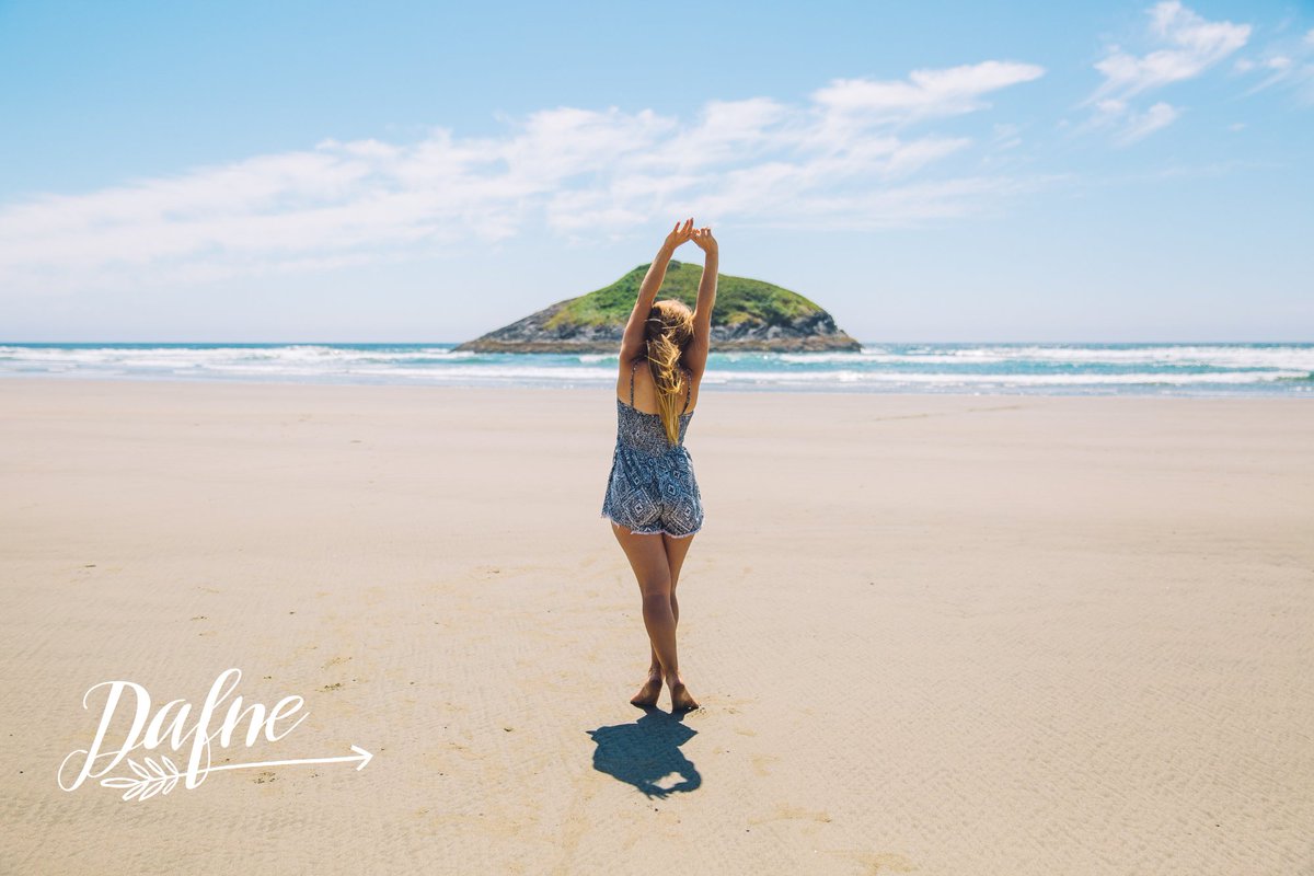 WeAreDafne's tweet image. Maybe if the right person floats into your life, you have to jump in with both feet and try to make it work before the tide turns