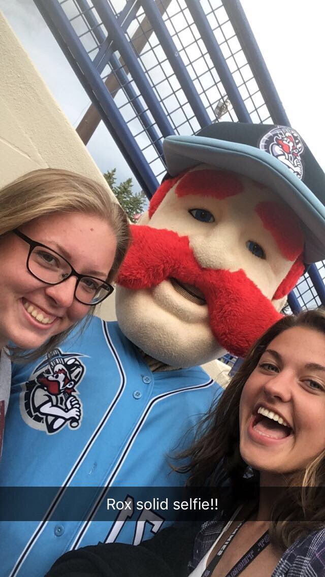 maddieheck_'s tweet photo. #roxsolidselfie again π https://t.co/b8xDOfozcA