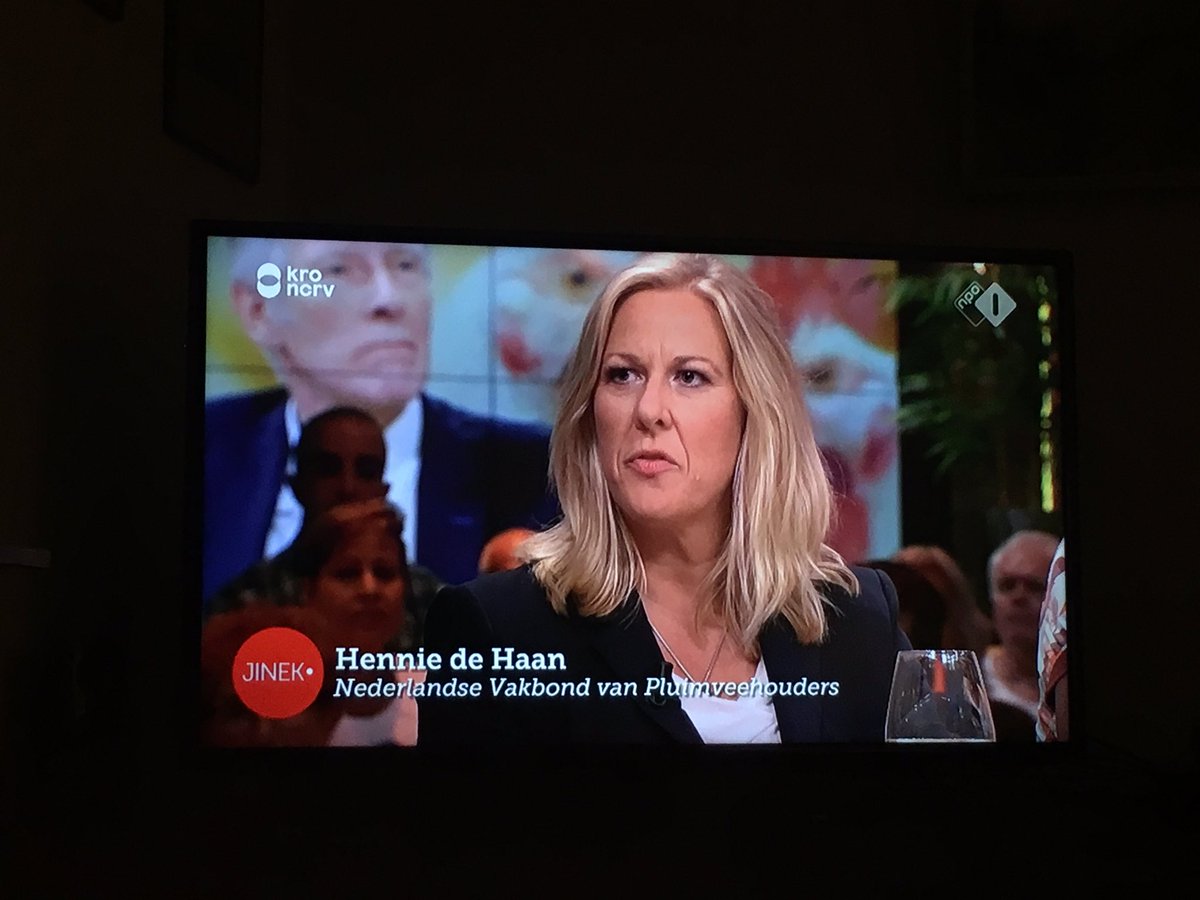 Hennie de Haan. Van de Nederlandse vakbond van Pluimveehouders. Dit is een grapje toch?

#kippig #jinek #eiergate