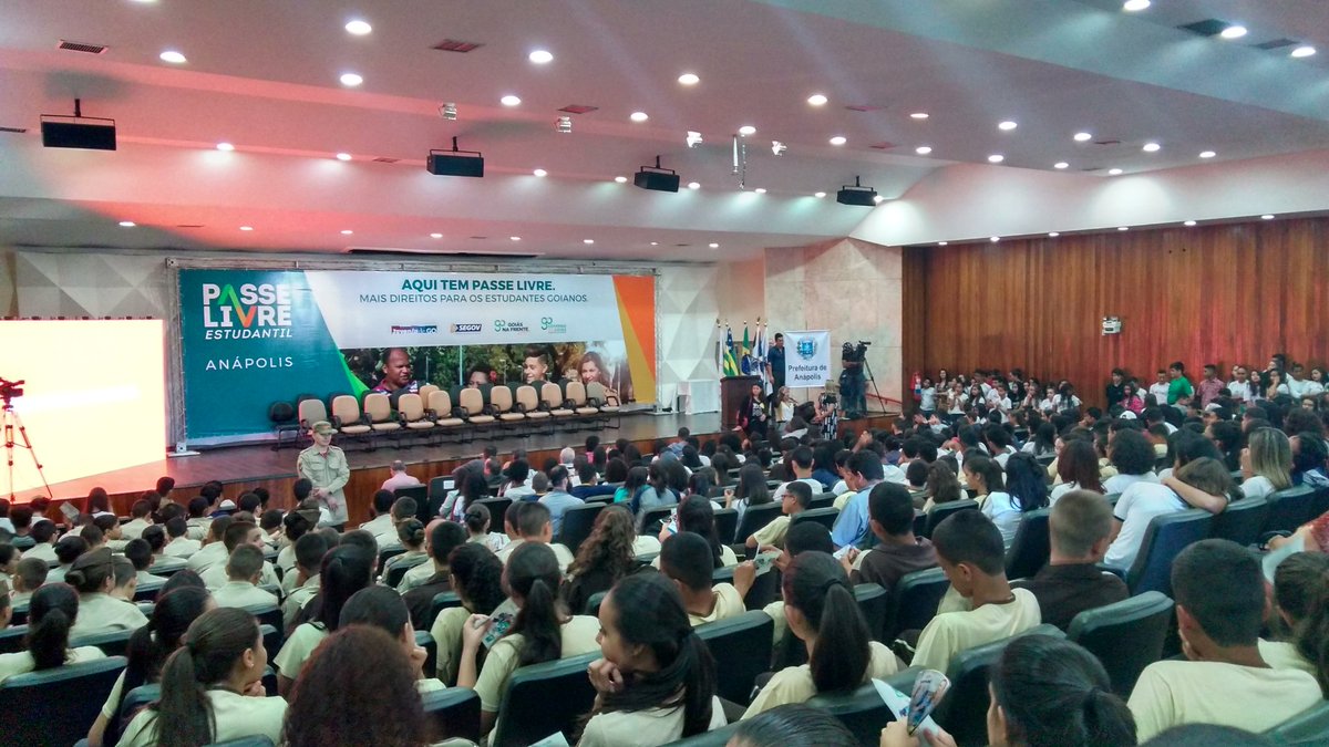 JuventudeGoias's tweet photo. Cerca de 1000 estudantes participaram hoje (03) do lançamento do Programa Passe Livre Estudantil no município de Anápolis.
@LeonardoFelipe_ https://t.co/jKZRxYem2B