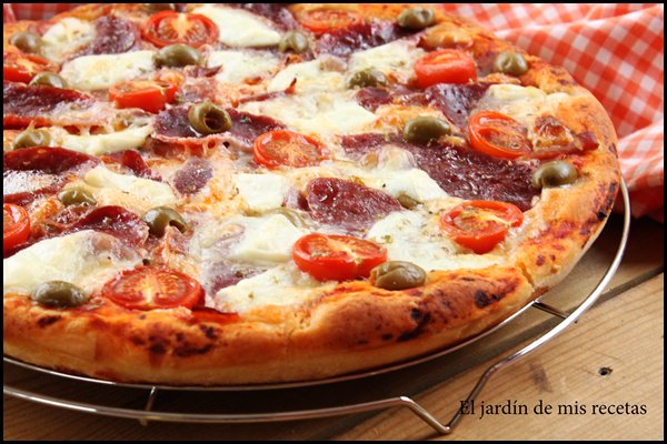 pizza pizza pizza y de embutidos #mmm blog.lagleva.com/longaniza-extr…